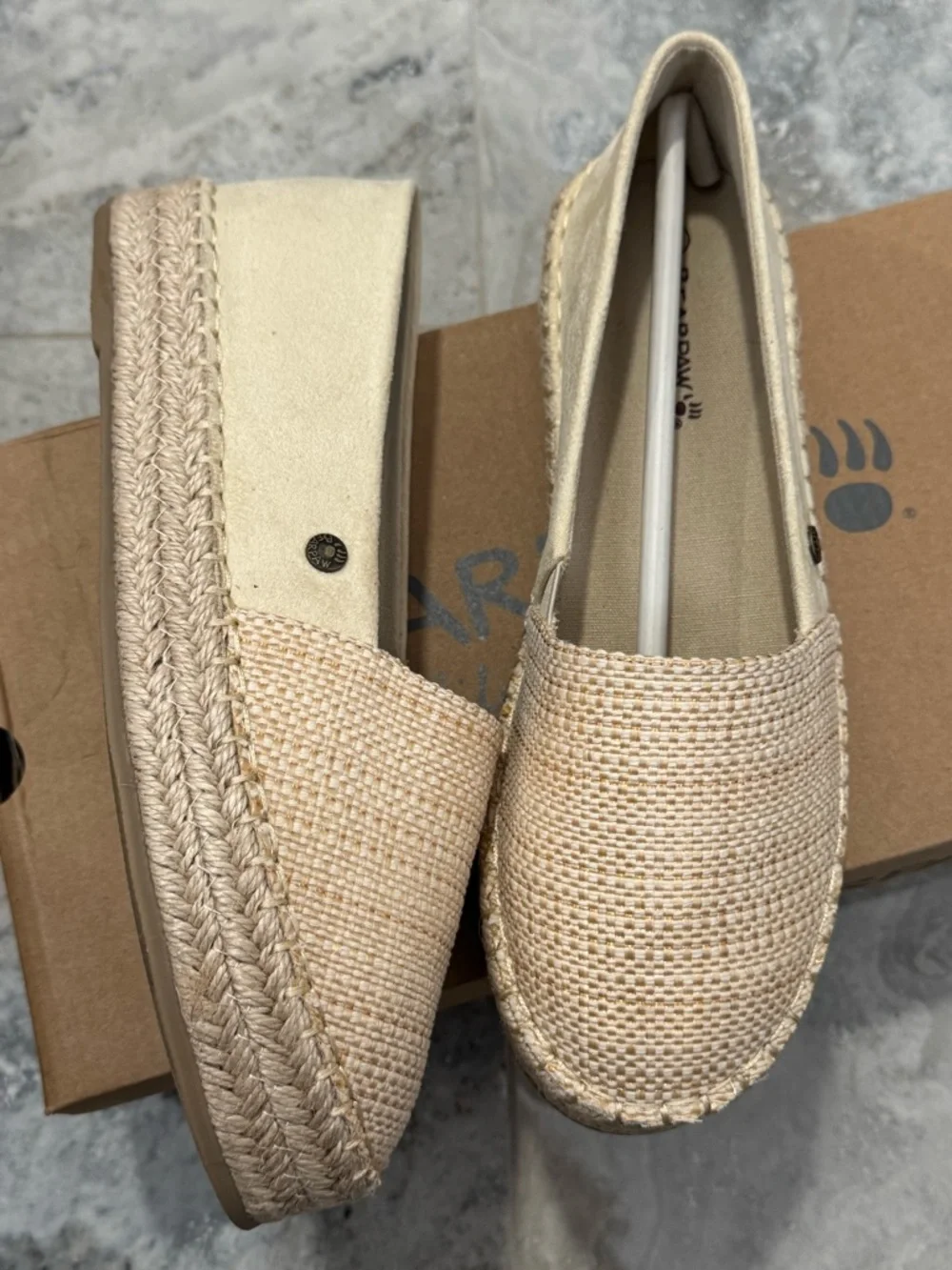 BearPaw casual cream